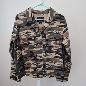 Sanctuary size large military camo print shacket, jacket.